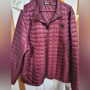 Men’s / women’s North Face zip up jacket